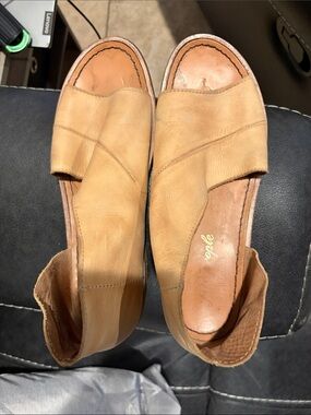 Free People Women  Tan Leather Slip-On size 39